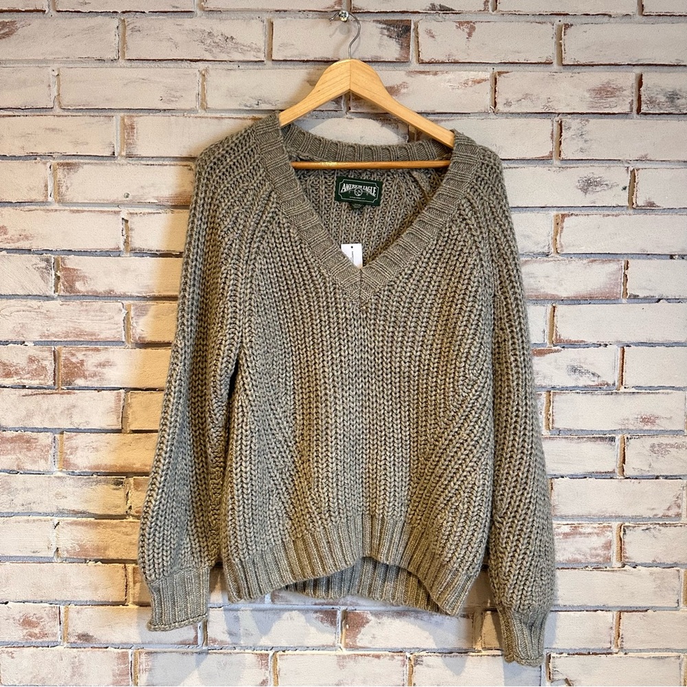 NWT - American Eagle Outfitters Olive Green V-Neck Chunky Knit Sweater